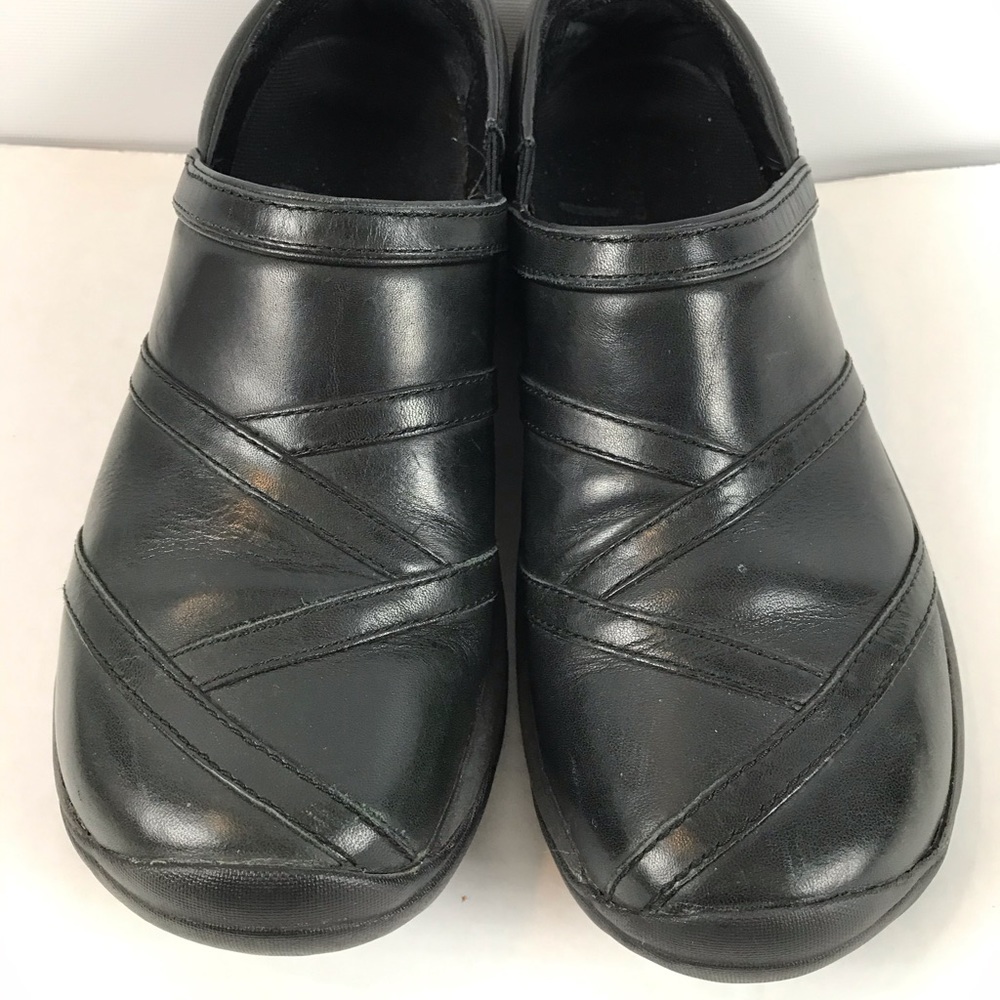 Merrell women’s slip on clogs black size 7.5